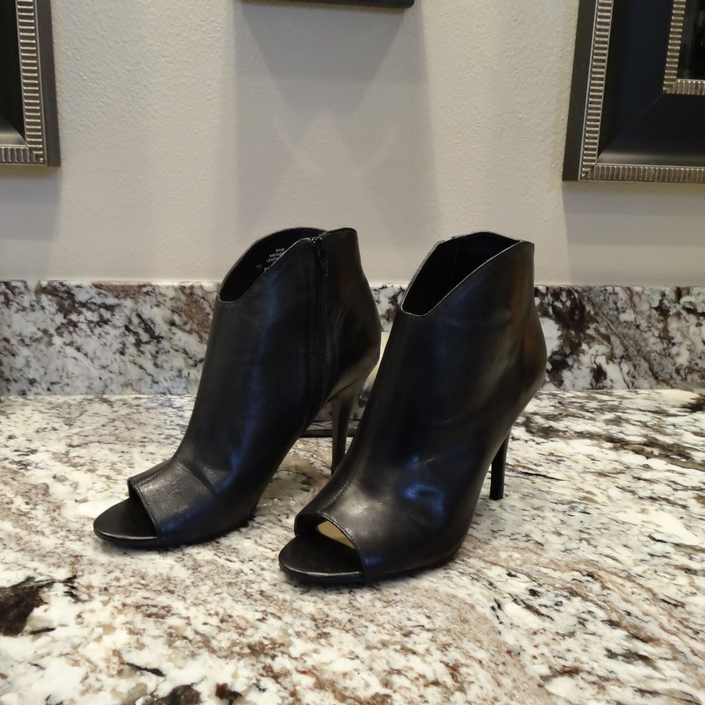 Ladies Nine West Blk 9 1/2 M Leather Upper Bootie